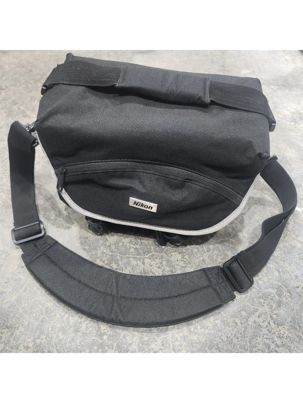 Nikon DSLR Camera Bag with Shoulder Strap Removable Inserts Storage Pockets